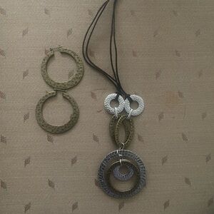 Avon New Elegant Multi-Tone Hoop Necklace and Earring Set